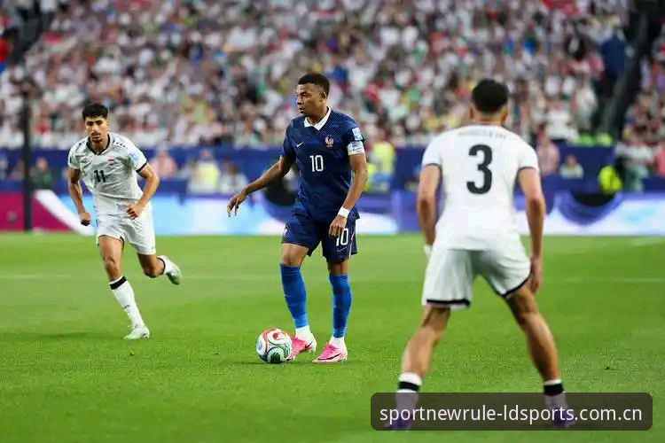 法国3-0伊拉克姆巴佩双响封神：世界杯16球追平纪录背后，数据揭示的进化真相
